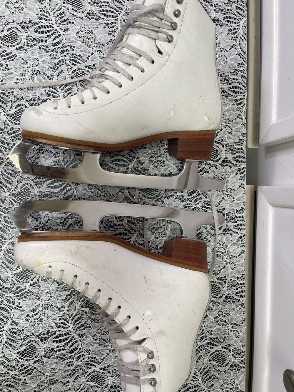 Riedell 223 Stride White Figure Skates Size 4.5 M Wilson Excel Blades US Made